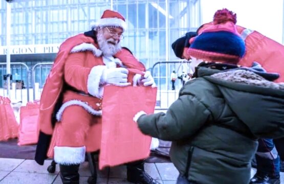 babbo-natale-consegna-doni_